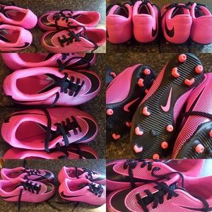 Grils Soccer Cleats